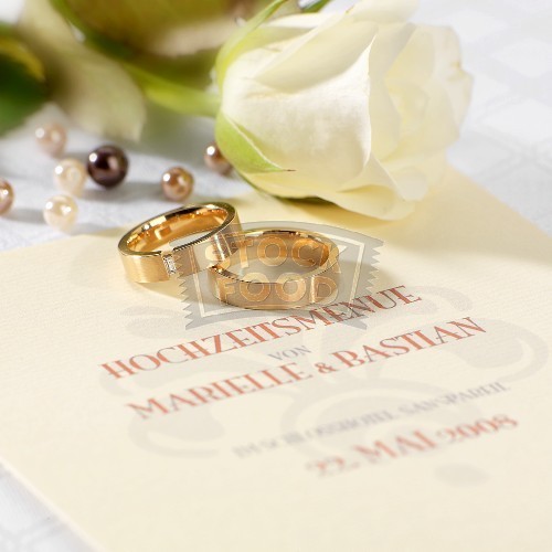 Wedding menu, wedding rings and white rose-395741
