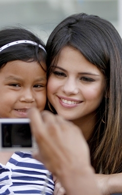 normal_008 - 15 06 2011 Meeting Fans outside Good Morning Texas studios in Dallas Texas