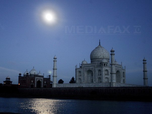 taj-mahal-afp - Taj Mahal s-ar putea prabusi