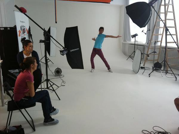 224411_160027354072880_125077937567822_307580_3122141_n - 0 Making of La La photo shooting - Studio