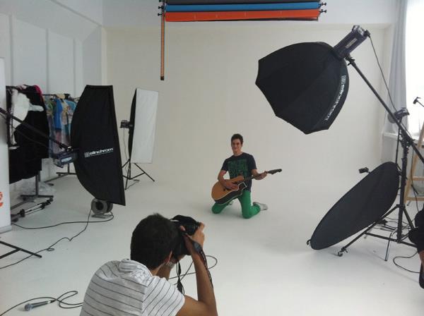 262591_160027374072878_125077937567822_307581_1106421_n - 0 Making of La La photo shooting - Studio