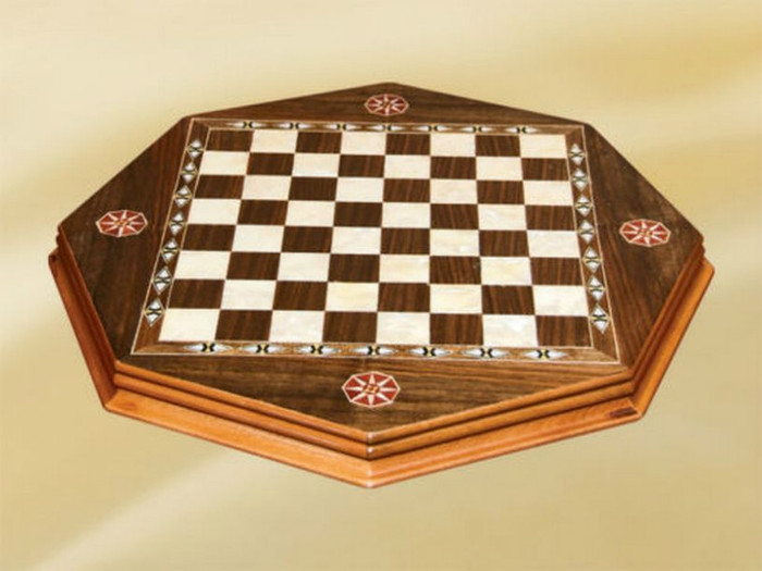 Masa din lemn de nuc cu intarsii_3 cm grosime_ 355 de lei