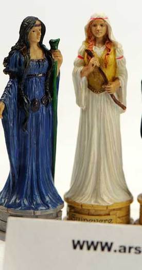 Piese de sah hand-made_Camelot_.550 de lei...