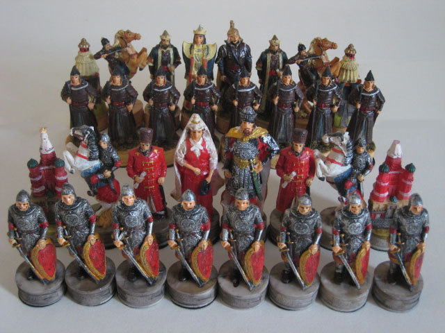 Piese de sah hand-made_Russians versus mongols_375 de lei.