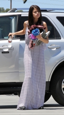 normal_vannuysstudio - 18 07 2011- Arriving at Van Nuys Studio