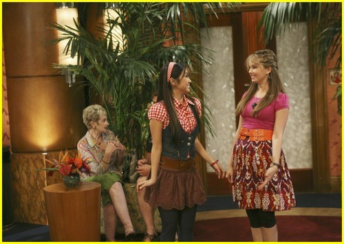 004 - The Suite Life on Deck 2008-2010 - Season 1 - Episode 15 - Shipnotized