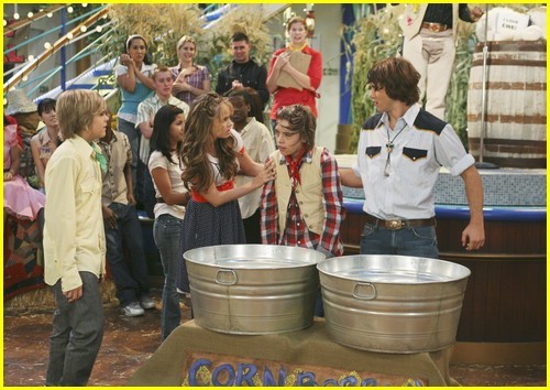 004 - The Suite Life on Deck 2008-2010 - Season 1 - Episode 19 - Mulch - Ado - About - Nothing