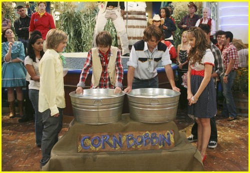 006 - The Suite Life on Deck 2008-2010 - Season 1 - Episode 19 - Mulch - Ado - About - Nothing