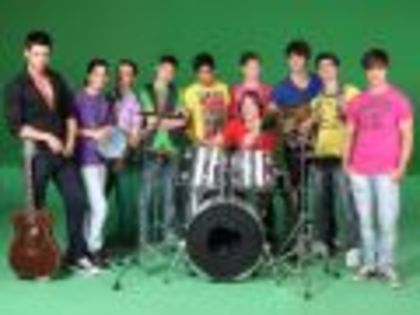 thumb_la-la-band_2 - Poze cu Pariu cu viata