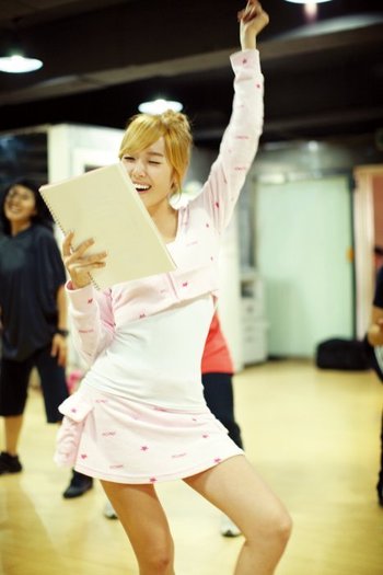 1258901723_01090901000005501_1 - SNSD-Jessica