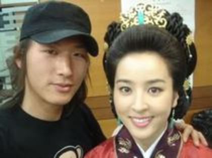39879218_XHDITRUZT - Jumong-in spatele camerei