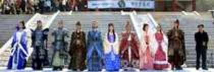 39881221_SKWZDNNZZ - Jumong-in spatele camerei