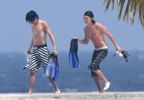 Bill-si-Tom-Kaulitz-la-plaja_004