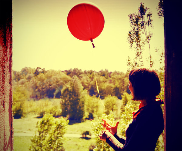 Girl_with_red_baloon_by_nomadranger - Poze