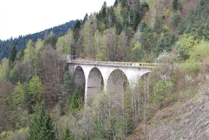 Viaduct la baraj - Turul Romaniei