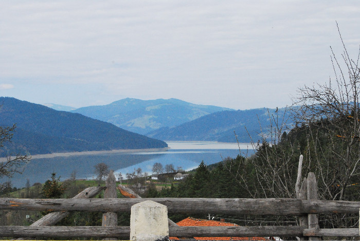 Lacul Izvorul Muntelui - Turul Romaniei