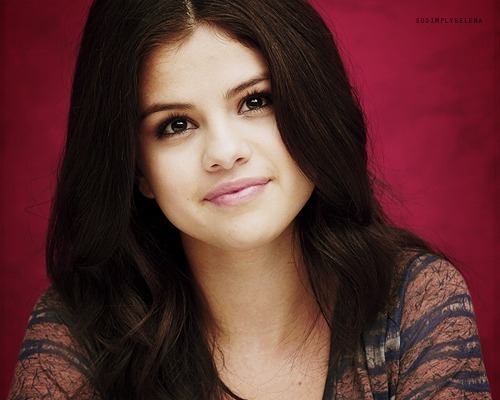 46519976_UDNIIZTQG - selena gomez