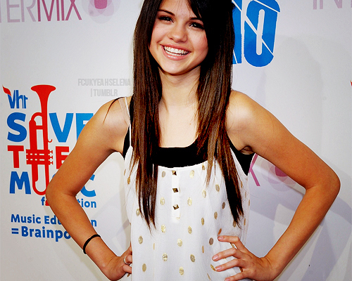 46519980_CIHAHMGZQ - selena gomez