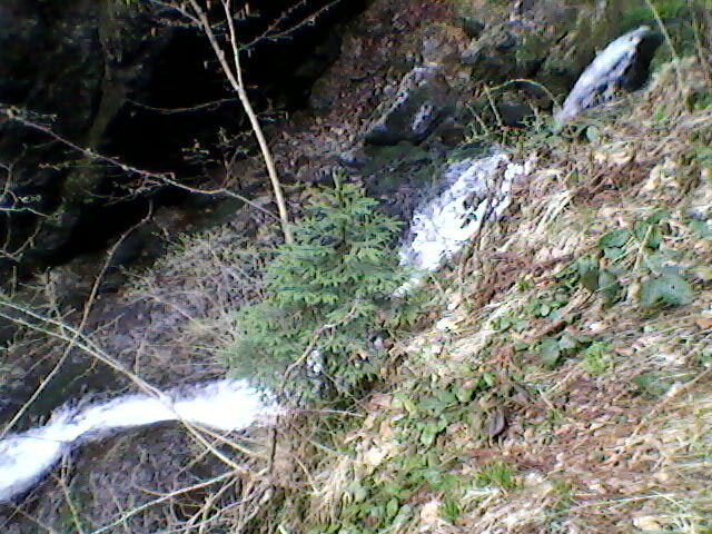 cascade langa valea iadului