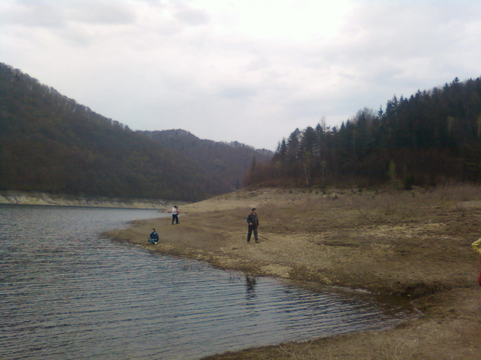 pe malul lacului - lacul lesu