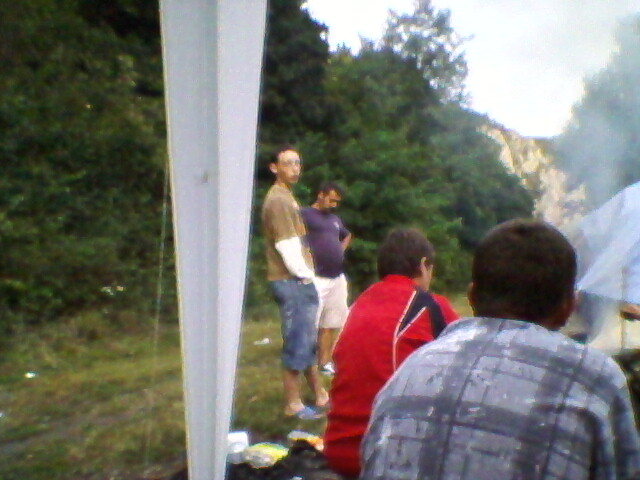 cu cortul pe langa calea ferata (1)