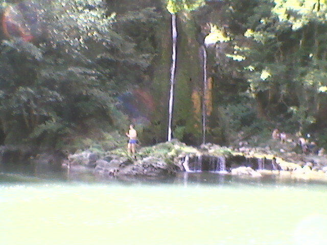 un pescar la cascada 1