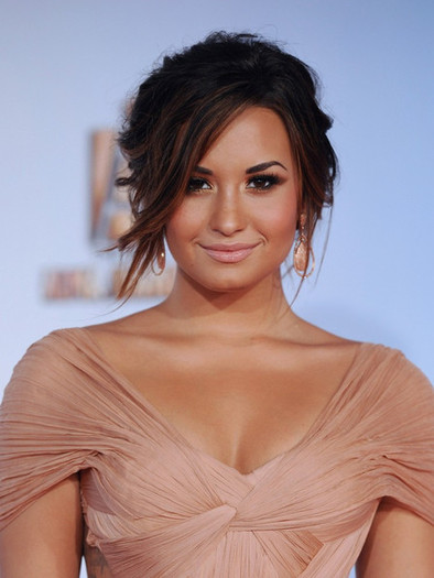 Demi Lovato - DEMI LOVATO LA NCLR ALMA AWARDS 2011