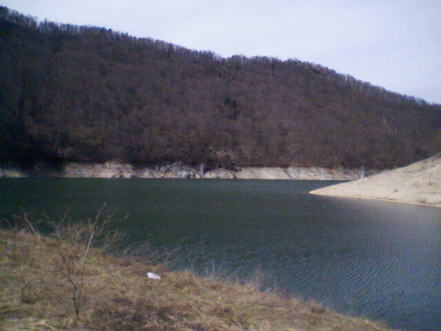 lacu lesu spre valea lupului