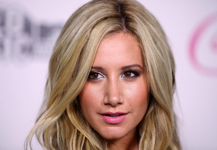 Ashley Tisdale - ASHLEY TISDALE LA MTV VIDEO MUSIC AWARDS 2011