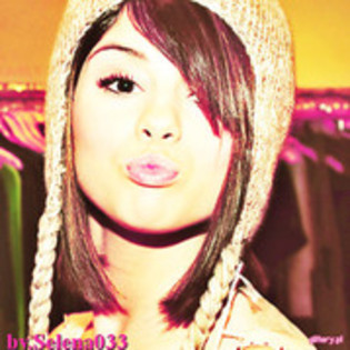 20 - Selena Gomez 000