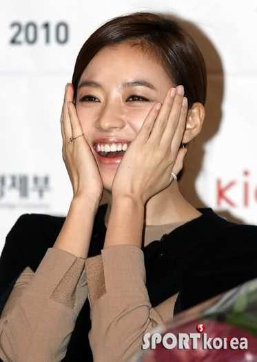 1zd6d0y - Han Hyo Joo