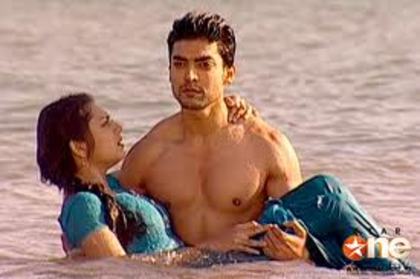 images (27) - Geet Hui Sabse Parayi