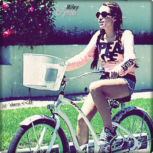 Glittery Of Miley (33)