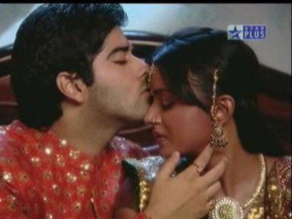 Ranvir o saruta pe Ragini - bidaai-Kinshuk Mahajan-poze de pe Facebook-ul lui-poze noi