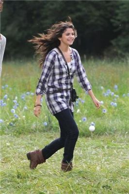 normal_40 - selena gomez 6