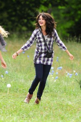 normal_36 - selena gomez 6