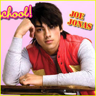 Joe: In sfarsit,Demi mi-a trimis un videoclip cu ea pe telefon acum o ora.