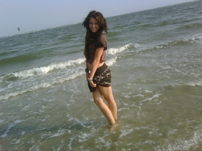 Miley: Ce cauta Demi acolo?~!