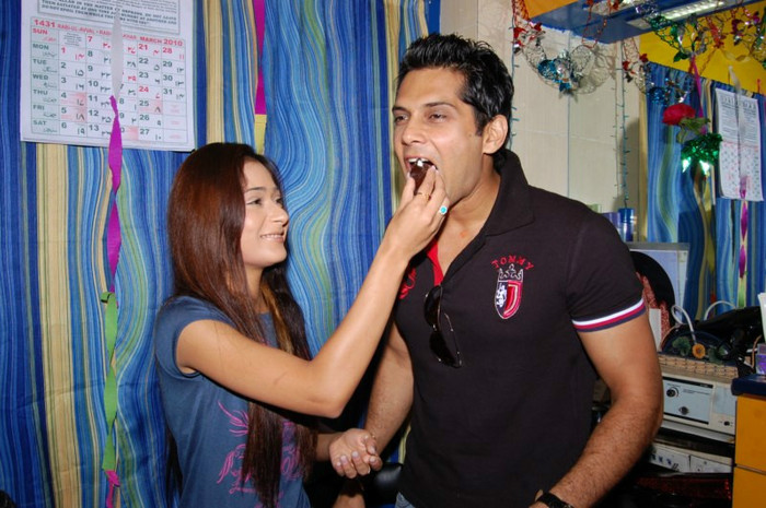 dsc0101fk - Sara Khan