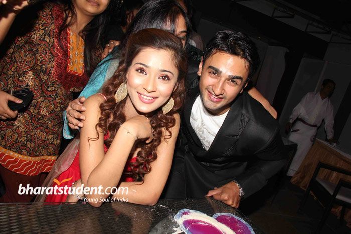 ram-milayi-jodi-100-esp_038 - Sara Khan