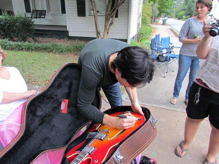 304029_223565521036398_138109149582036_634919_739837584_n - Ian Somerhalder