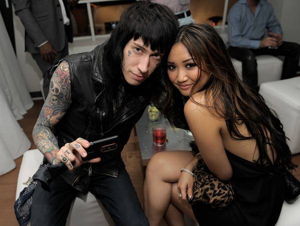 branda-song-and-trace-cyrus-together - trace cyrus and brenda song sunt in preuna