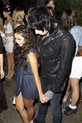 brendachase - trace cyrus and brenda song sunt in preuna