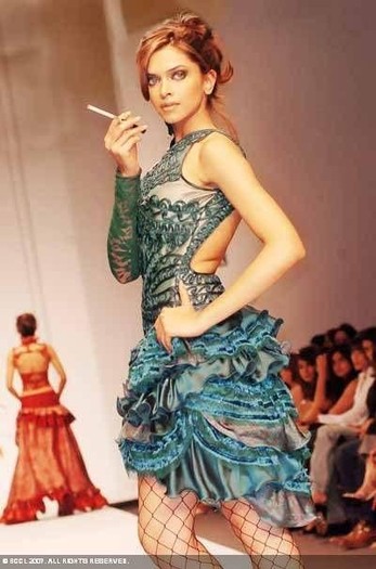 Deepika-Padukone-636162,338534,13