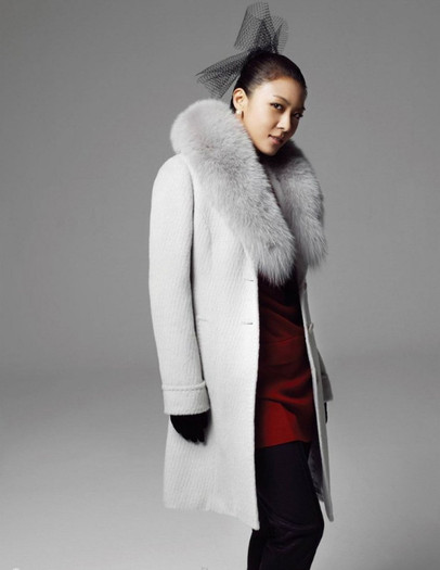 Attractive South Korean actress Ha Ji Won photo album (47)