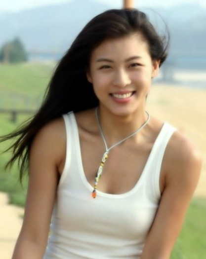 Attractive South Korean actress Ha Ji Won photo album (59)