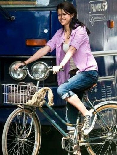 ( Selena Se Uita La Justin Si Ashley )