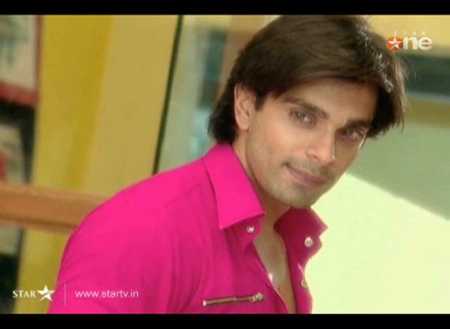 230369_147215002015379_100001806412971_291008_42496_n - xxKaran Singh Grover-Armaanxx