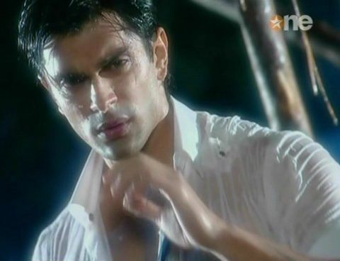 293514_157286267685317_100002118352383_308174_7102284_n - xxKaran Singh Grover-Armaanxx
