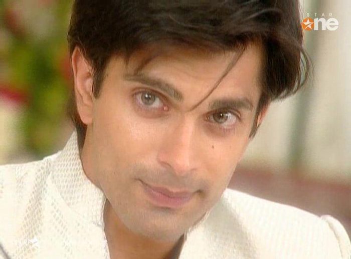 294059_157286304351980_100002118352383_308175_5587275_n - xxKaran Singh Grover-Armaanxx